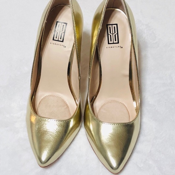 Signature Shoes - Signature Beatrice Gold Heels Size 8